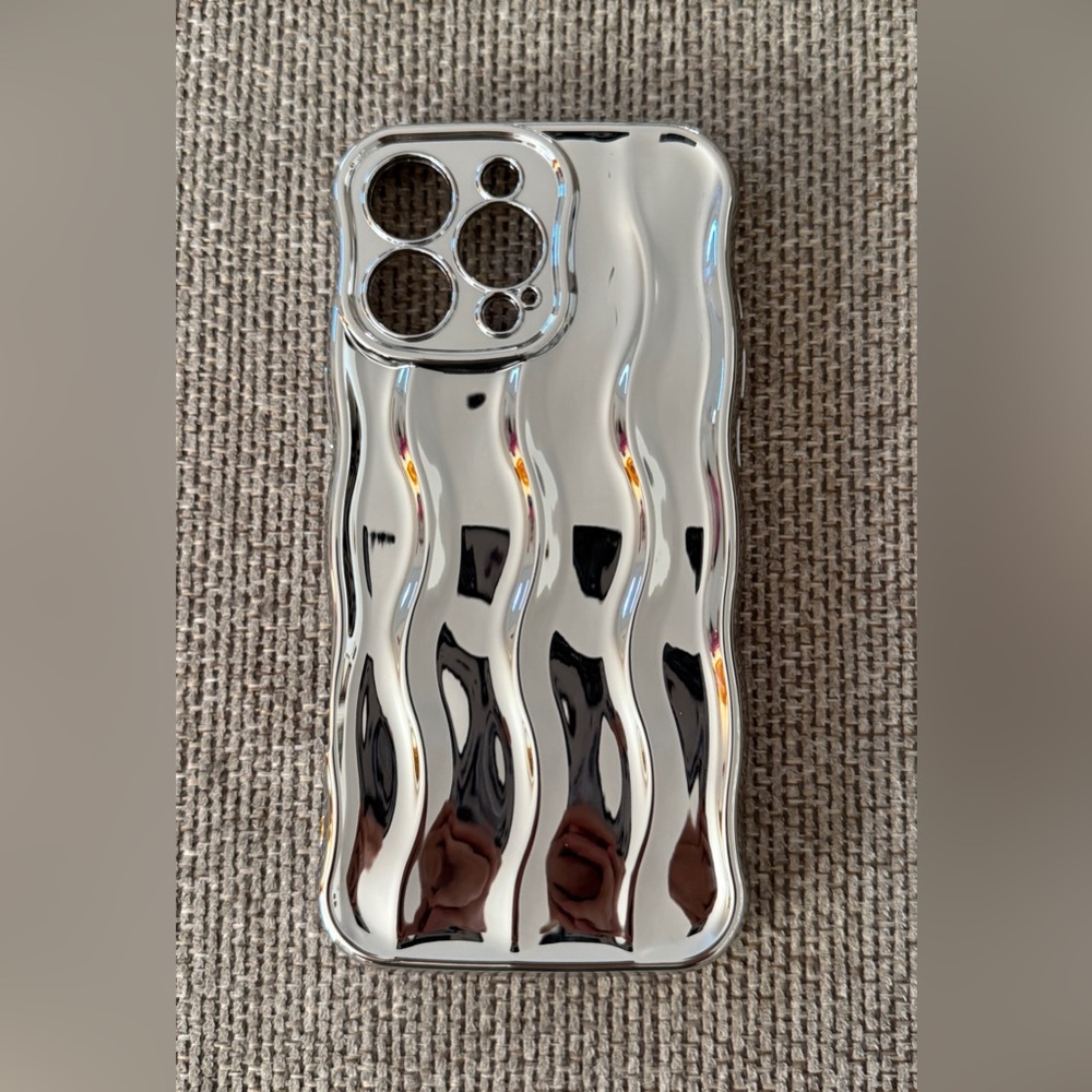 Amazon Silver Wave Pattern Phone Case for iPhone 16 Pro Max